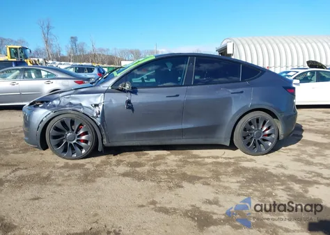 2023 Tesla Model Y Performance Dual Motor All-Wheel Drive z USA, uszkodzony, nr VIN 7SAYGDEF2PF854392